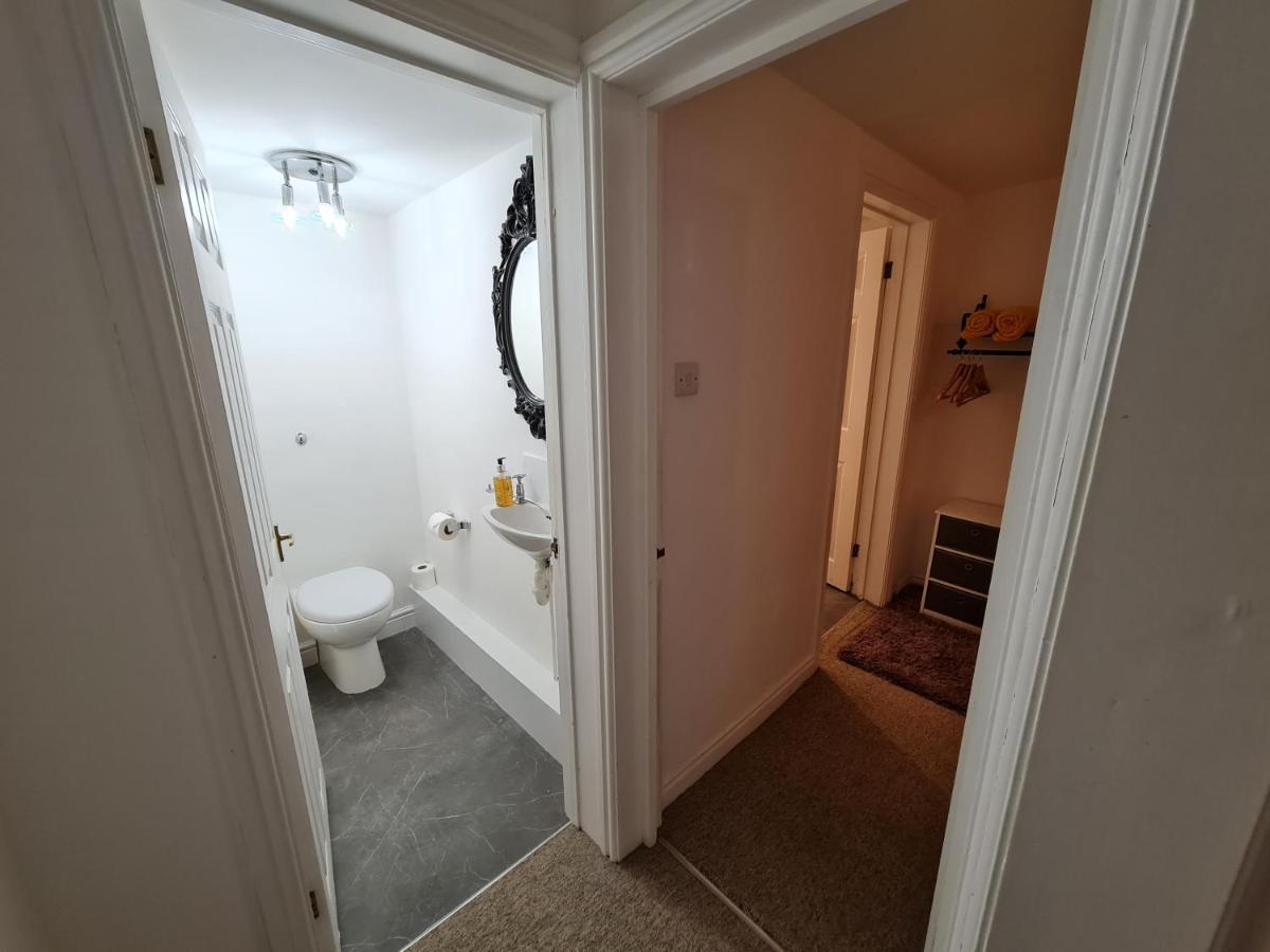 The Little Gem Apartment Bath